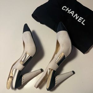 Authentic rare Chanel black and white shoes with pearls, size 37